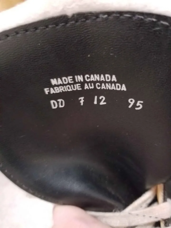 Vintage Ice Skates Size 12 image indicator(5)