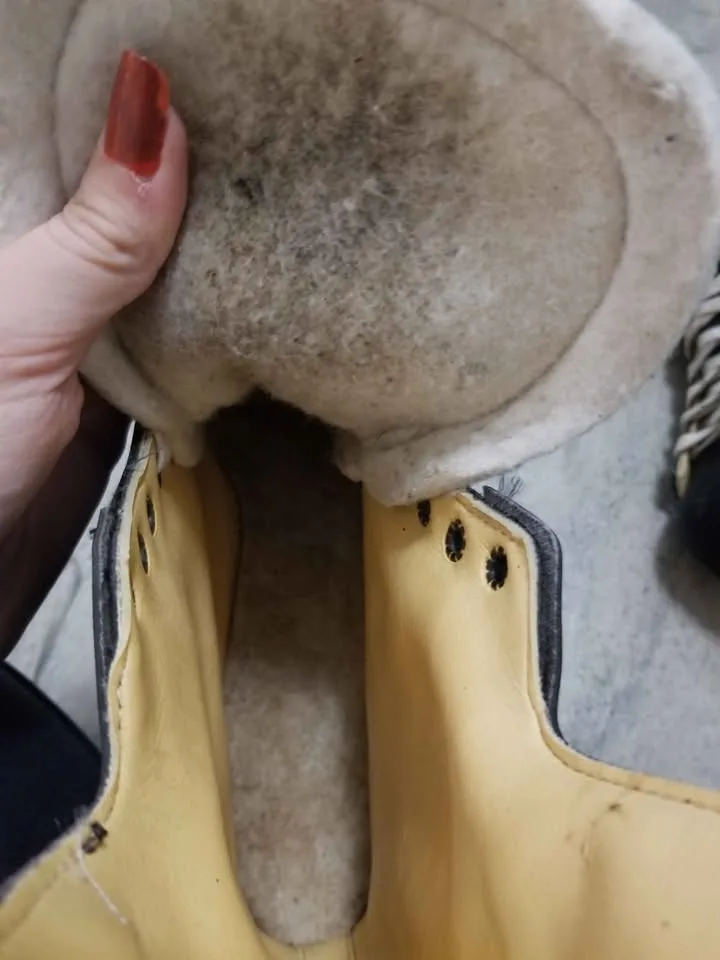 Vintage Ice Skates Size 12 image indicator(7)