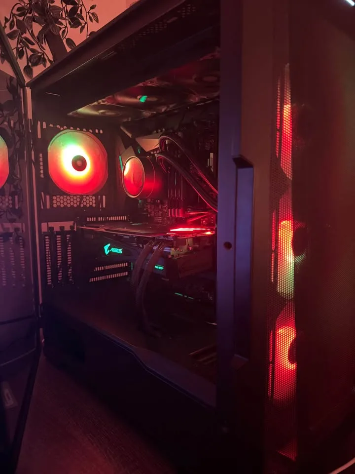 Custom Gaming PC - 2080 Super | i9-10850k | 32GB image indicator(2)