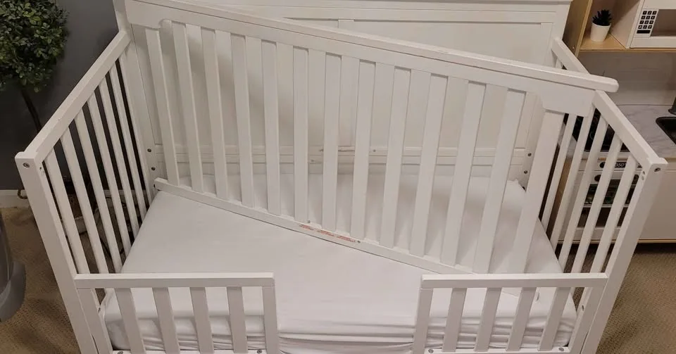 Storkcraft Convertible Crib image indicator(2)