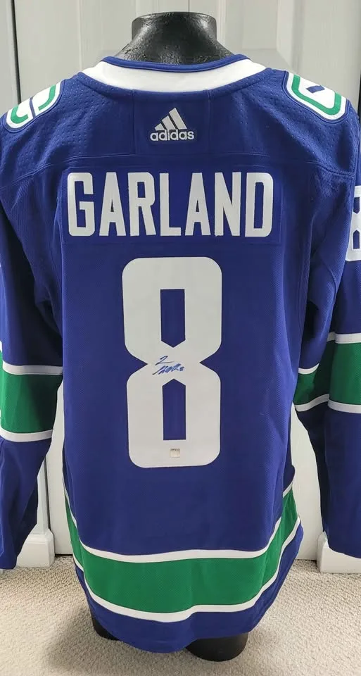 Canucks autographed jerseys image indicator(3)