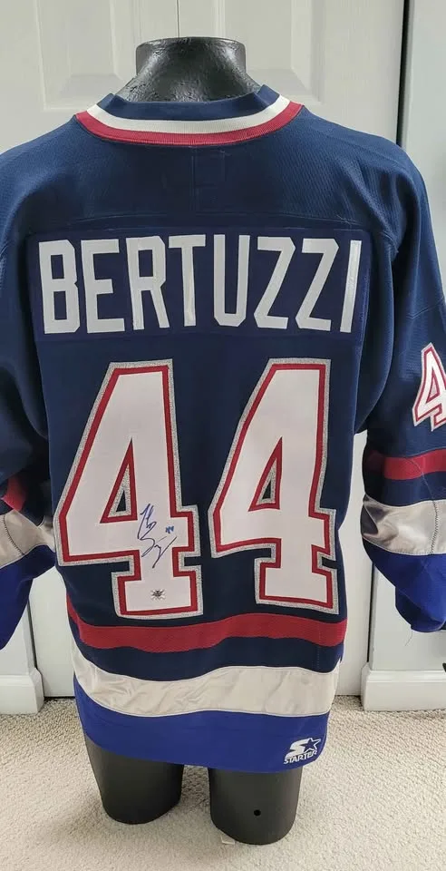 Canucks autographed jerseys image indicator(4)