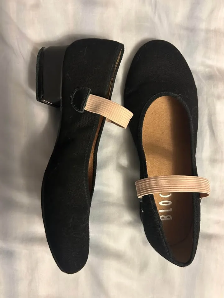 Girl’s ballet character shoes, size 4.5 image indicator(2)