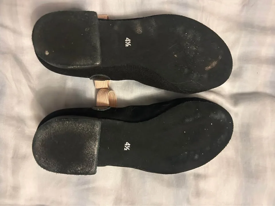 Girl’s ballet character shoes, size 4.5 image indicator(3)