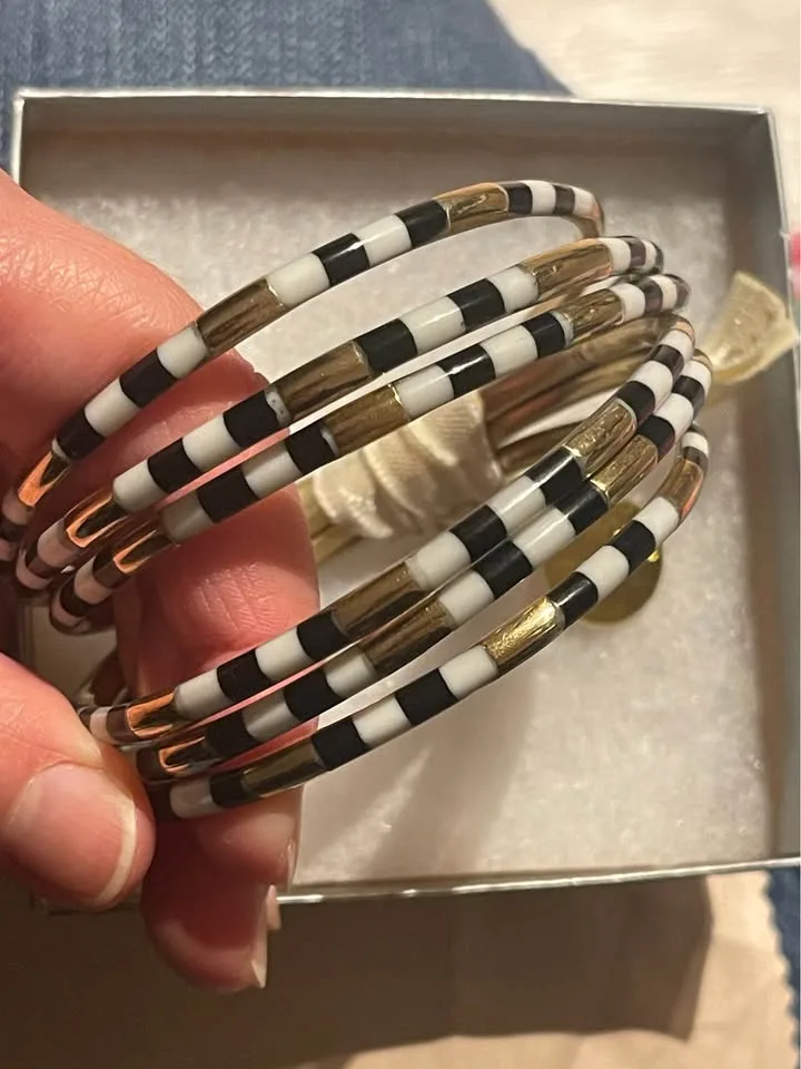 BuDhaGirl Veda Bracelet Bangles - Set of 6 image indicator(3)