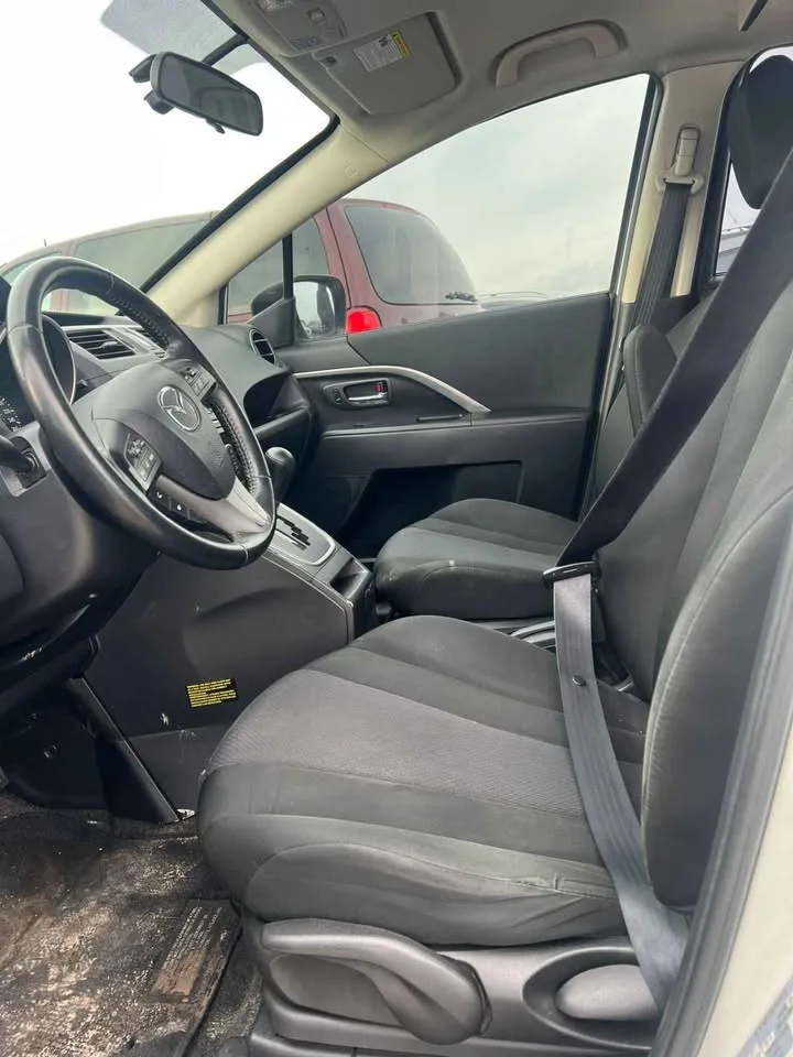 2017 Mazda Mazda5 image indicator(7)