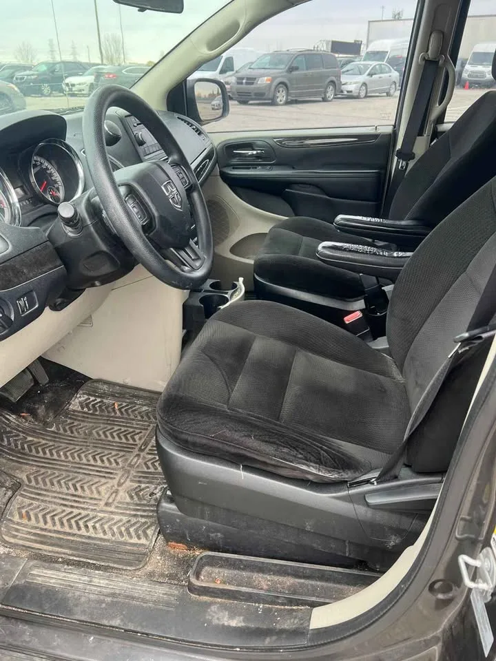 2016 Dodge Grand Caravan image indicator(5)