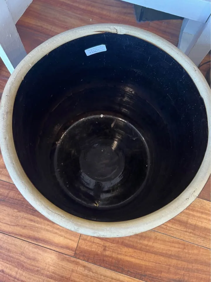 Vintage Large #8 gallon crock. Primitive 2 tone Ceramic image indicator(2)