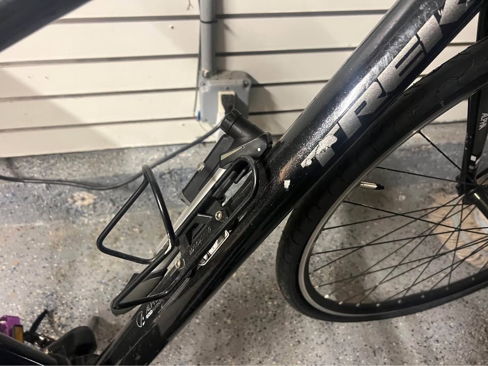 Trek 17" women Bicycle with Helmet extra accessories - photo 2