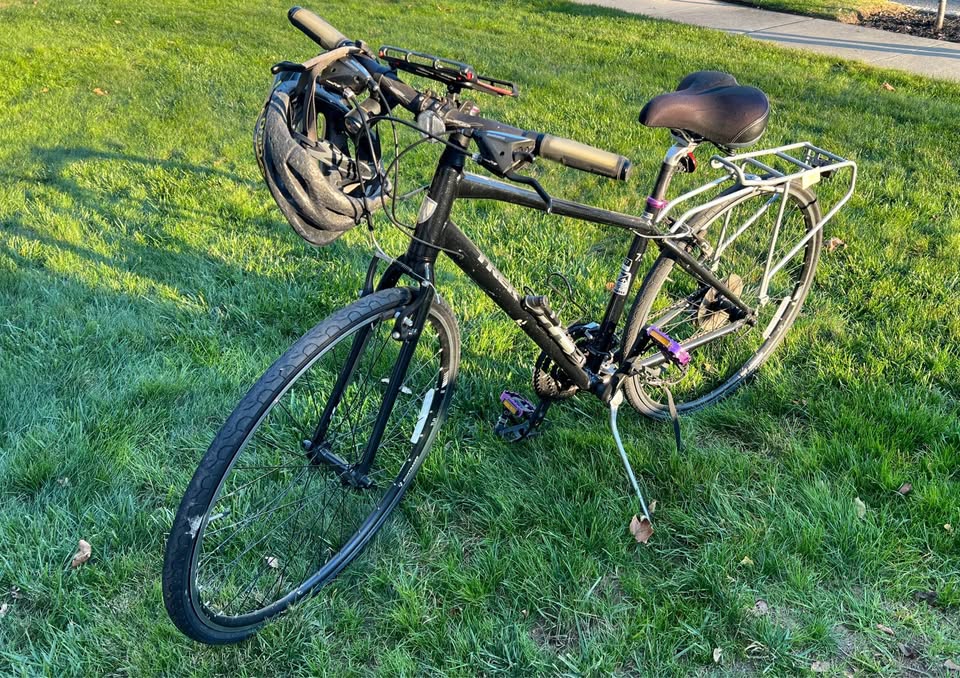 Trek 17" woman Bicycle bike with extra Accessories and Helmet - photo 2