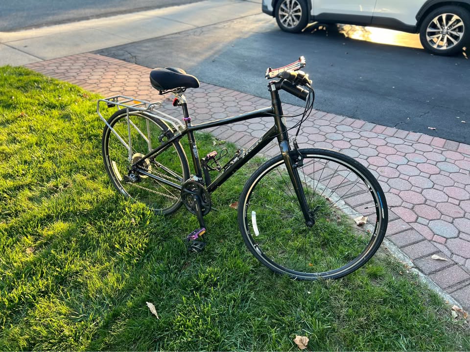 Trek 17" woman Bicycle bike with extra Accessories and Helmet - photo 4
