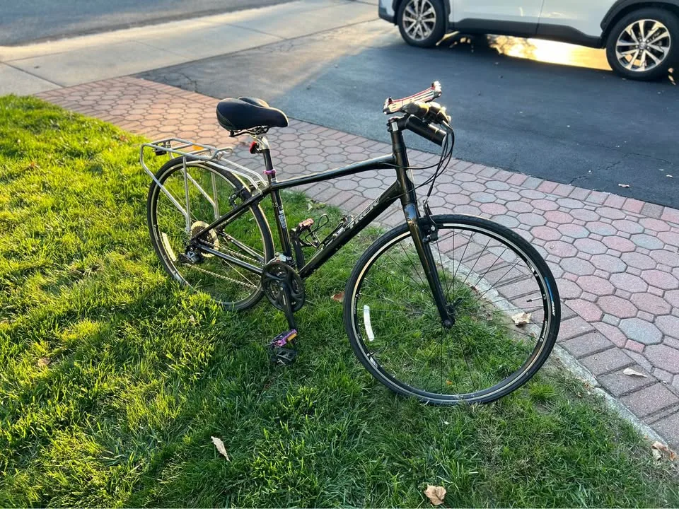 Trek 17" woman Bicycle bike with extra Accessories and Helmet image indicator(4)