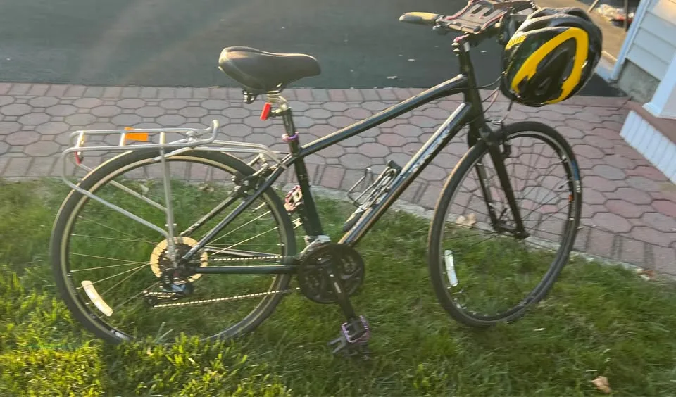 Trek 17" woman Bicycle bike with extra Accessories and Helmet image indicator(7)