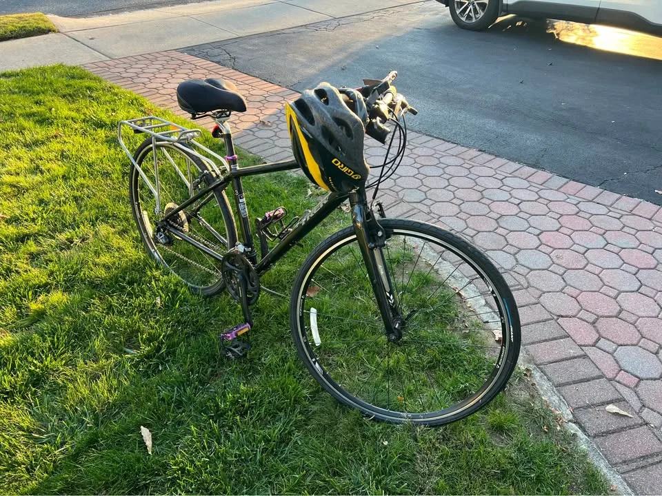 Trek 17" woman Bicycle bike with extra Accessories and Helmet image indicator(8)