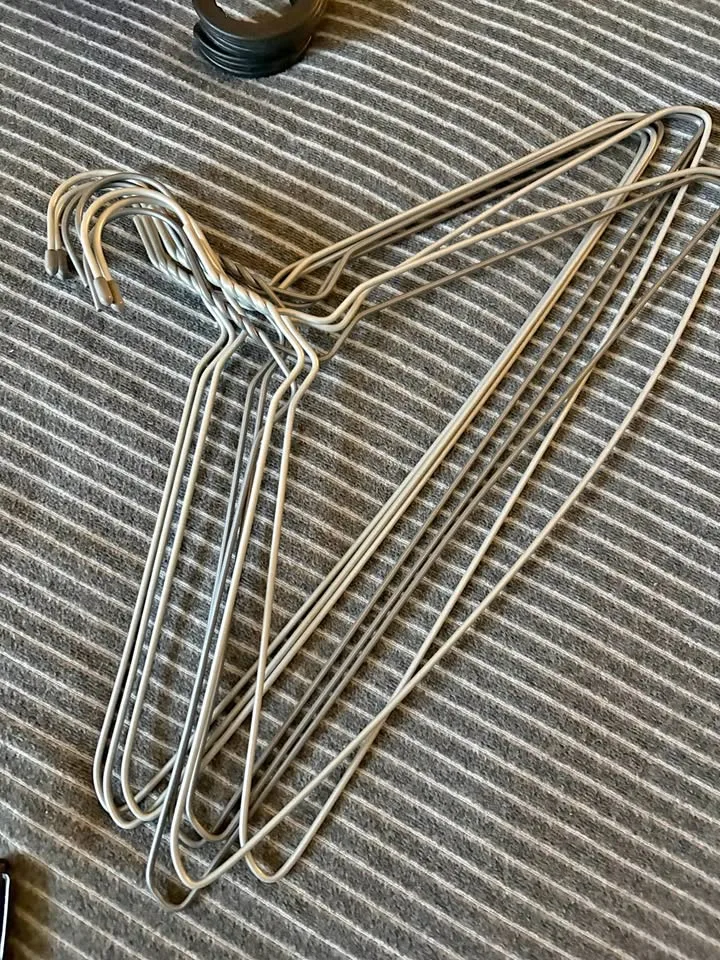 8 Wire Hangers thumbnail