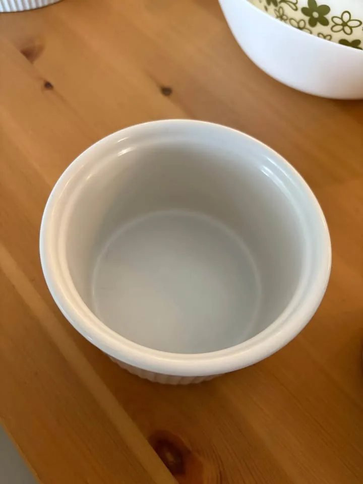 4 White Ramekins image indicator(4)