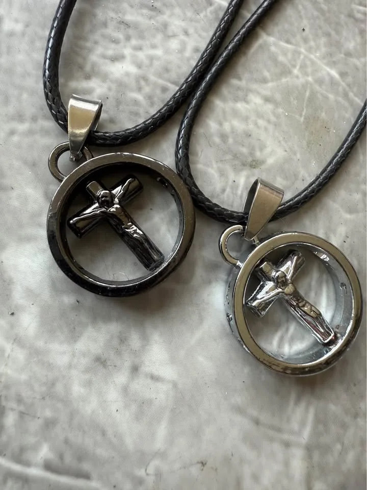 Neclace unisex learher and metal - set of two image indicator(2)