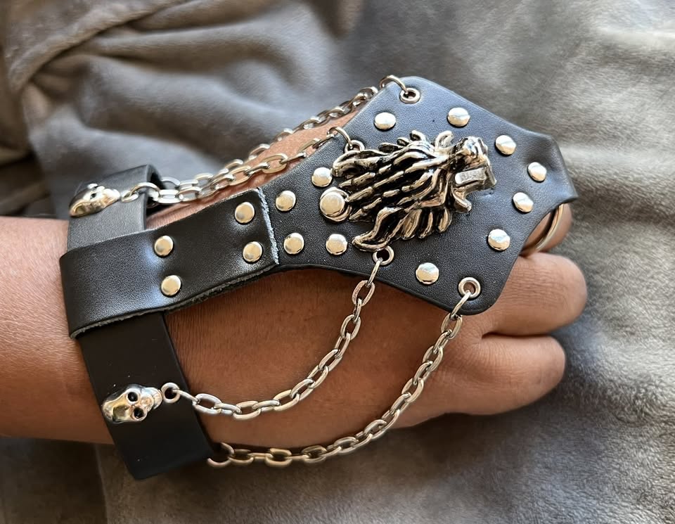 Gothic Skeleton Hand Bracelet for Men/Women - photo 4