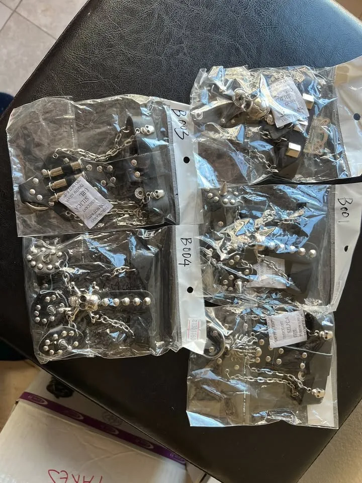 Gothic Skeleton Hand Bracelet for Men/Women image indicator(5)