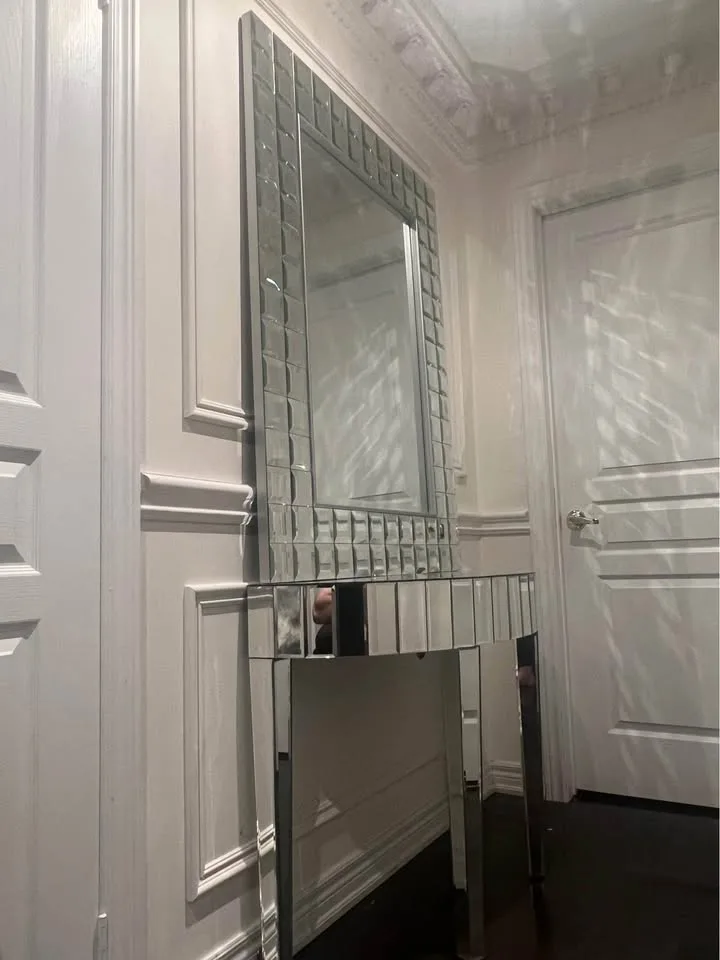 Mirror and Table Set (NEED GONE) image indicator(3)