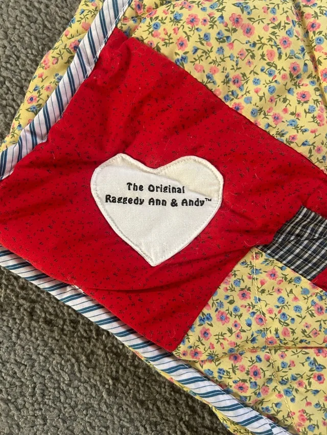 Vintage Raggedy Ann and Andy Baby Quilt image indicator(3)