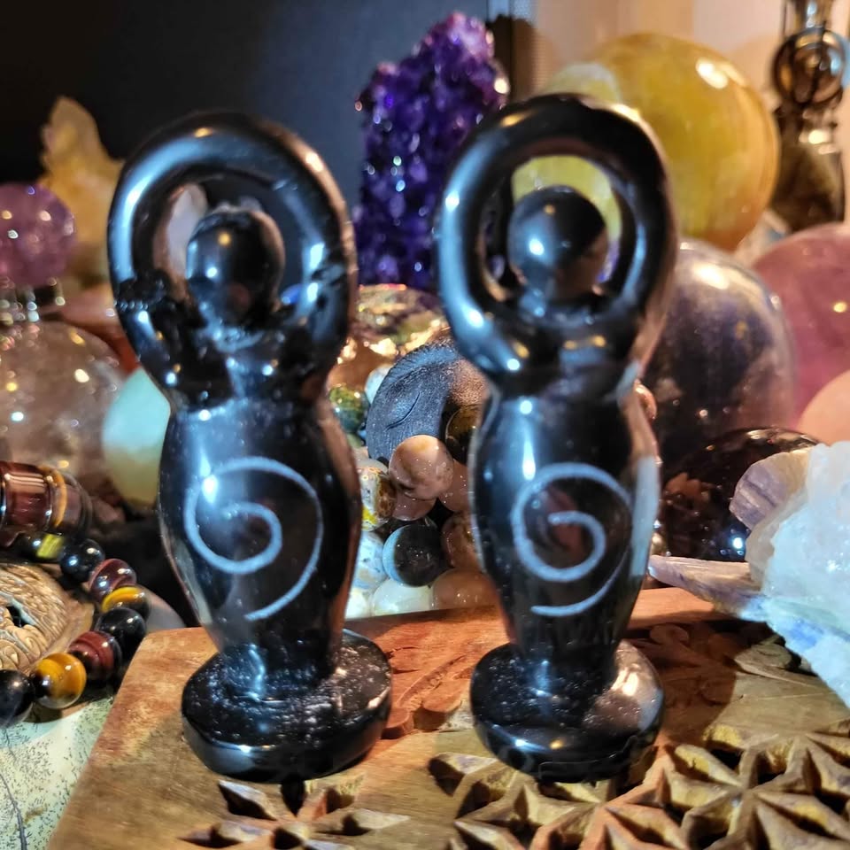 Obsidian Goddess Statues - photo 2