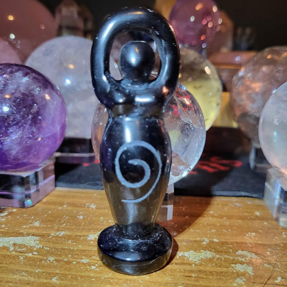 Obsidian Goddess Statues - photo 3