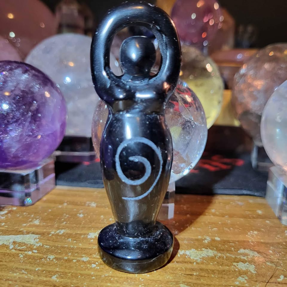 Obsidian Goddess Statues - photo 4