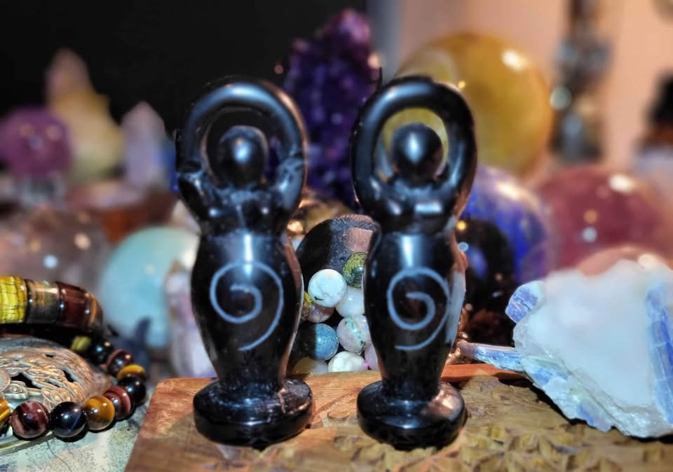 Obsidian Goddess Statues - photo 5