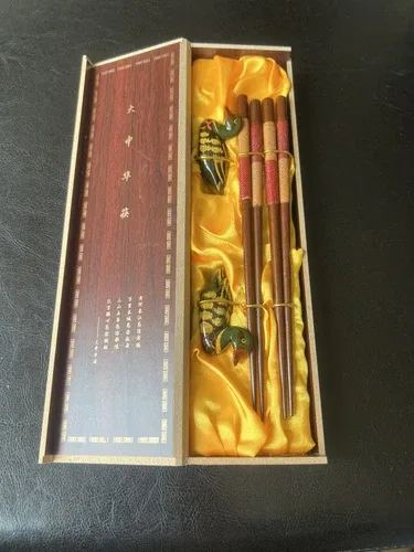 Boxed decorated wooden chopsticks 2 Pairs - ancient CHINA image indicator(2)