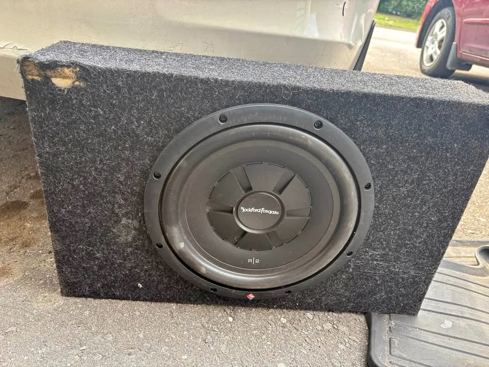 Rockford Fosgate R2 12” Subwoofer in Enclosure thumbnail