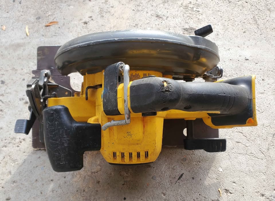 DEWALT 60V MAX 7-1/4" Cordless Circular Saw (TOOL ONLY) - photo 2