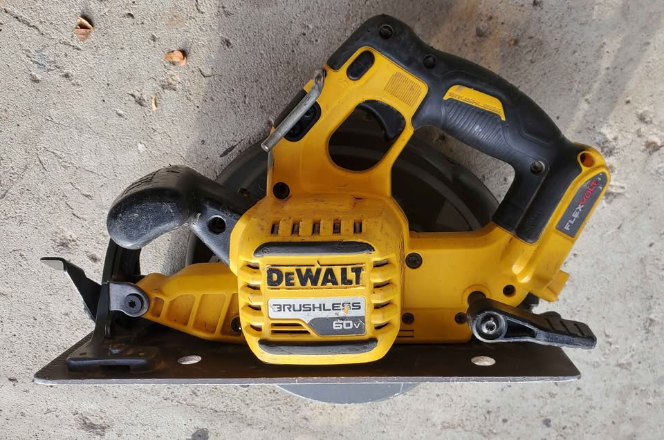 DEWALT 60V MAX 7-1/4" Cordless Circular Saw (TOOL ONLY) - photo 3