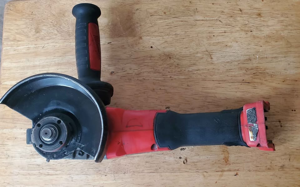 Milwaukee M18 Fuel 4-1/2/5 Grinder Paddle - photo 2