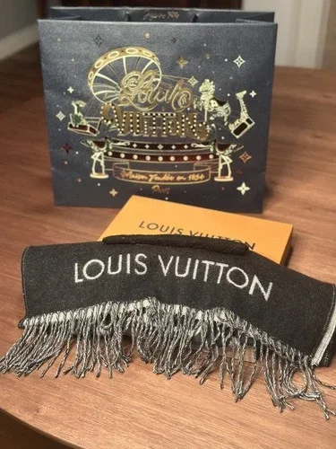 LOUIS VUITTON Echarpe Reykjavik Scarf Shearling Pockets, M76567 image indicator(3)