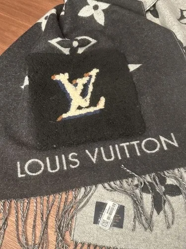 LOUIS VUITTON Echarpe Reykjavik Scarf Shearling Pockets, M76567 image indicator(5)