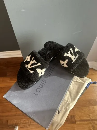 Louis Vuitton Black Magnetic Flat-Slides Size 41 image indicator(3)