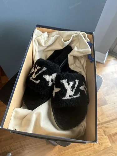 Louis Vuitton Black Magnetic Flat-Slides Size 41 image indicator(7)