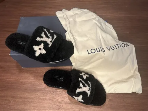 Louis Vuitton Black Magnetic Flat-Slides Size 41 image indicator(9)