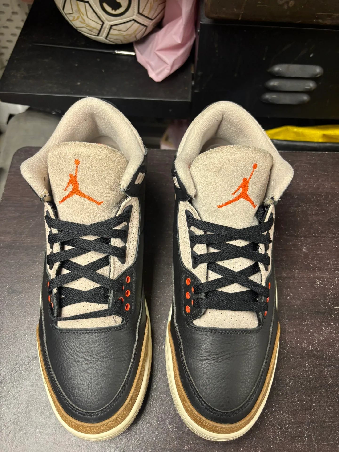 Air Jordan 3 Desert Elephant image indicator(2)