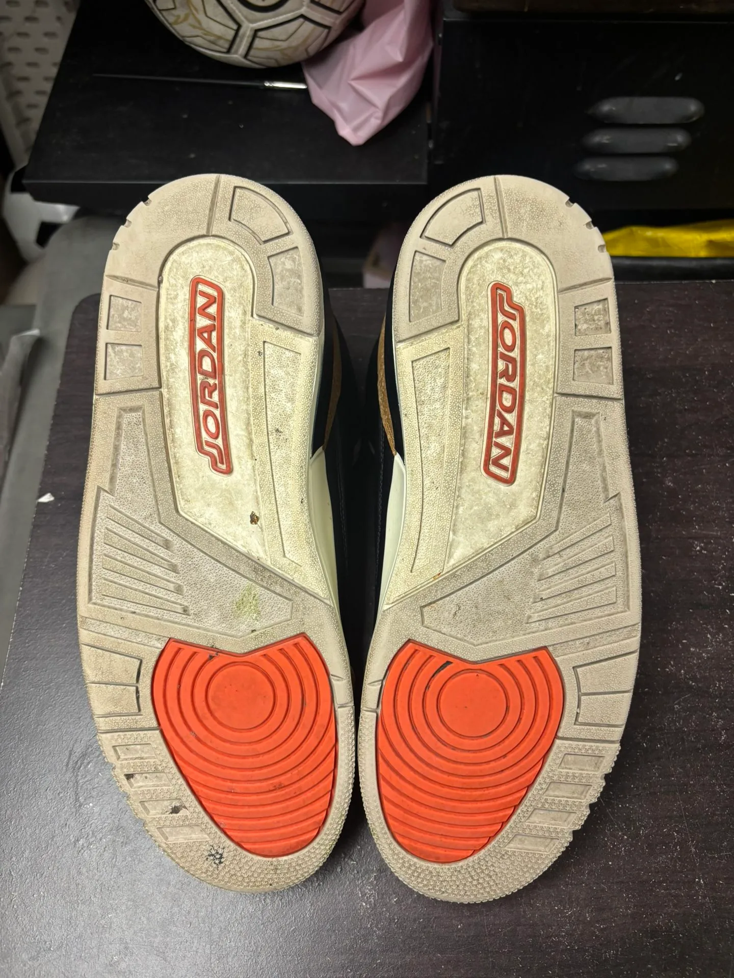 Air Jordan 3 Desert Elephant image indicator(3)