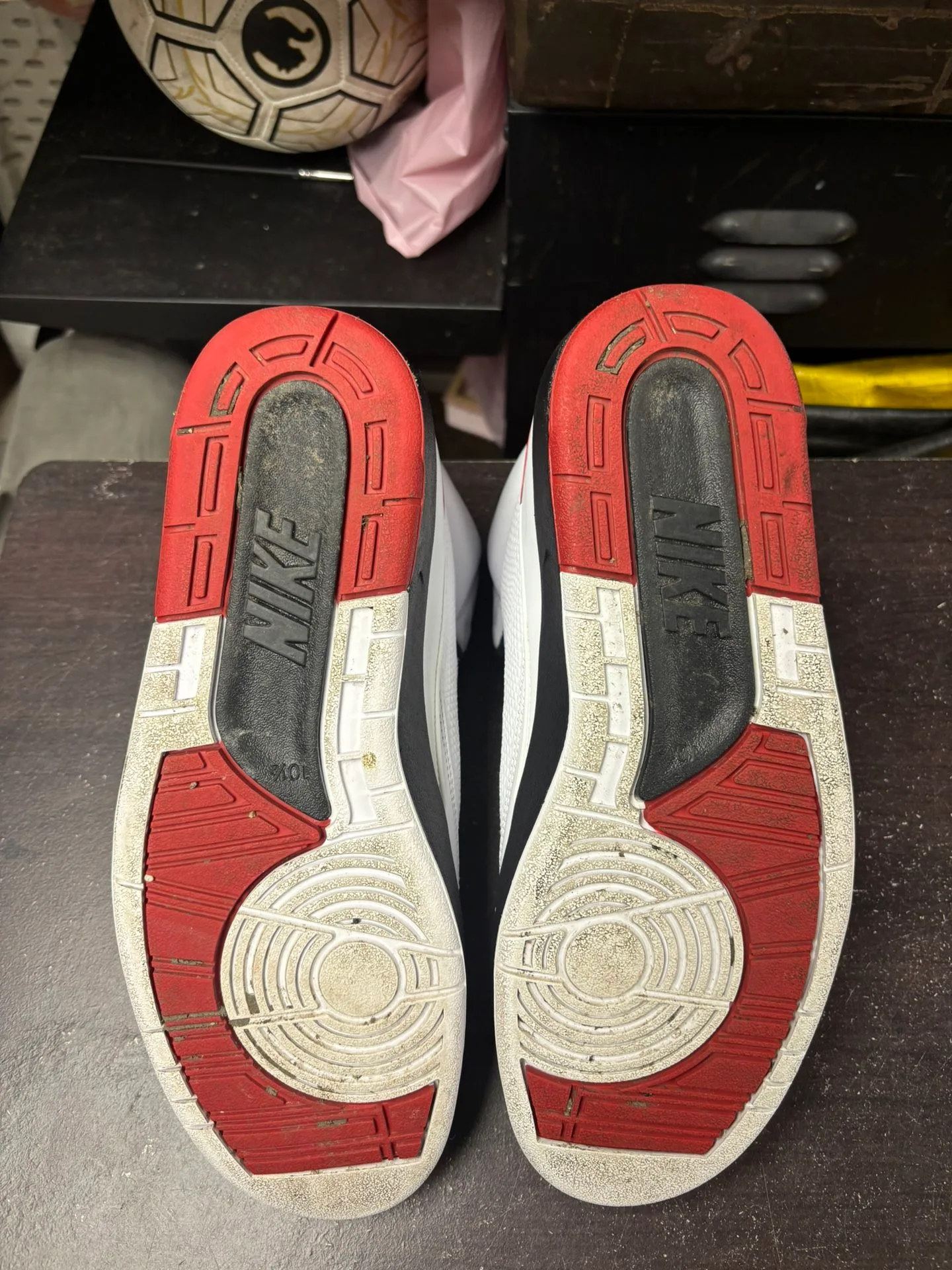 Air Jordan 2 Chicago image indicator(3)