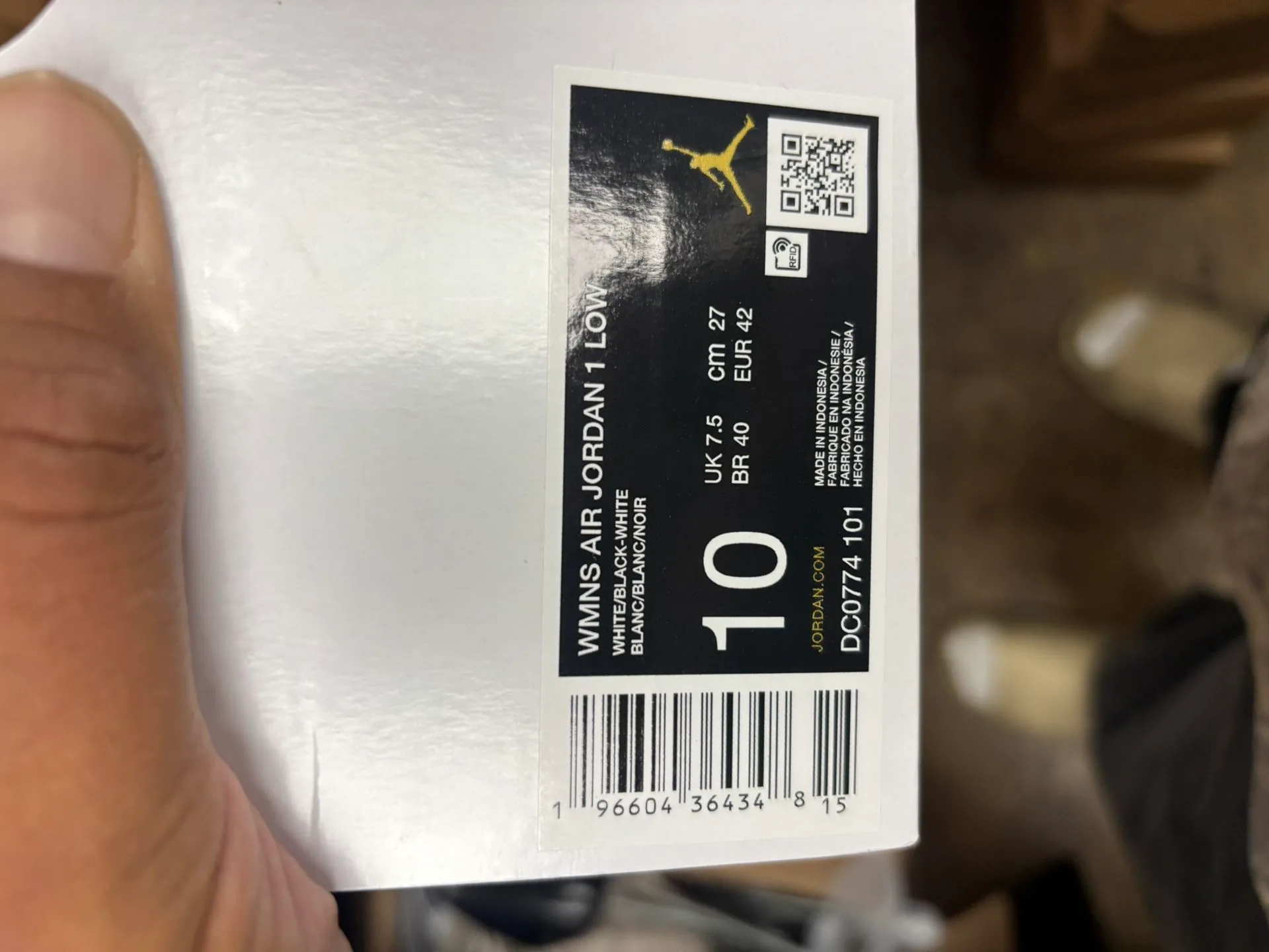 Air Jordan 1 Low Black White image indicator(6)