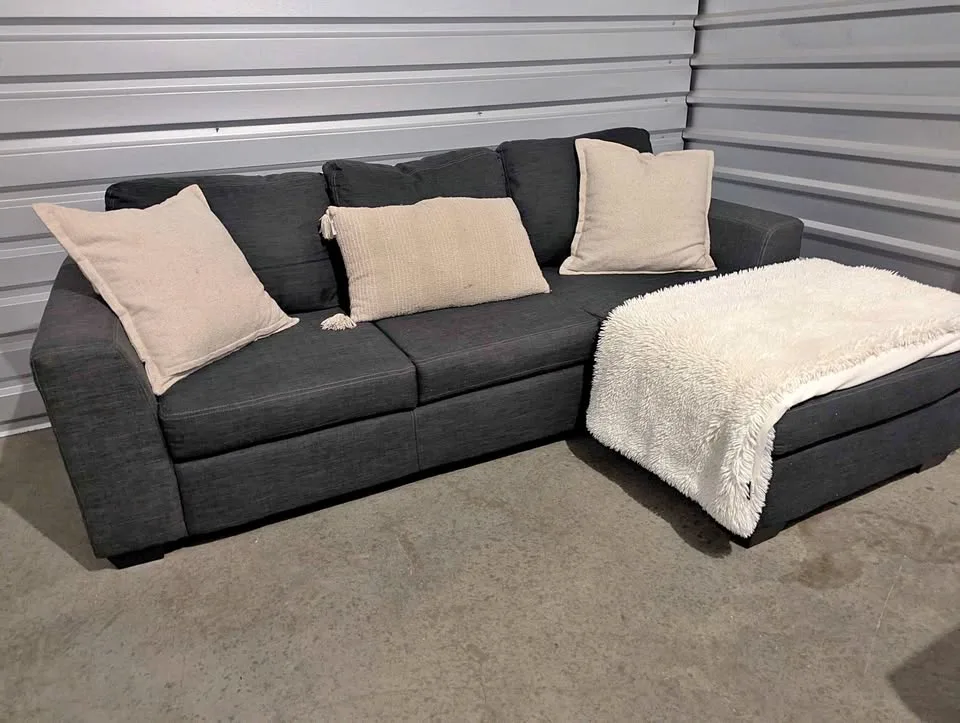 Free delivery! Reversible sectional