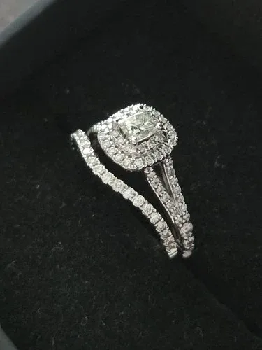 Disney Enchanted Belle Bridal Ring Set Size 5.5 image indicator(2)