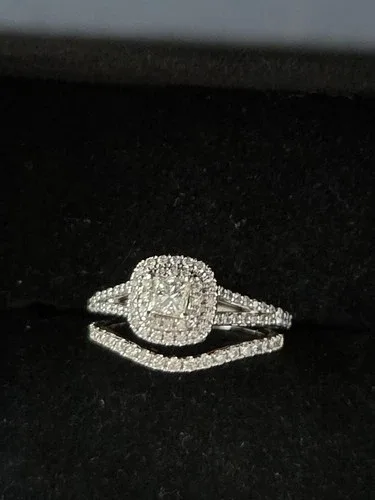 Disney Enchanted Belle Bridal Ring Set Size 5.5 image indicator(3)