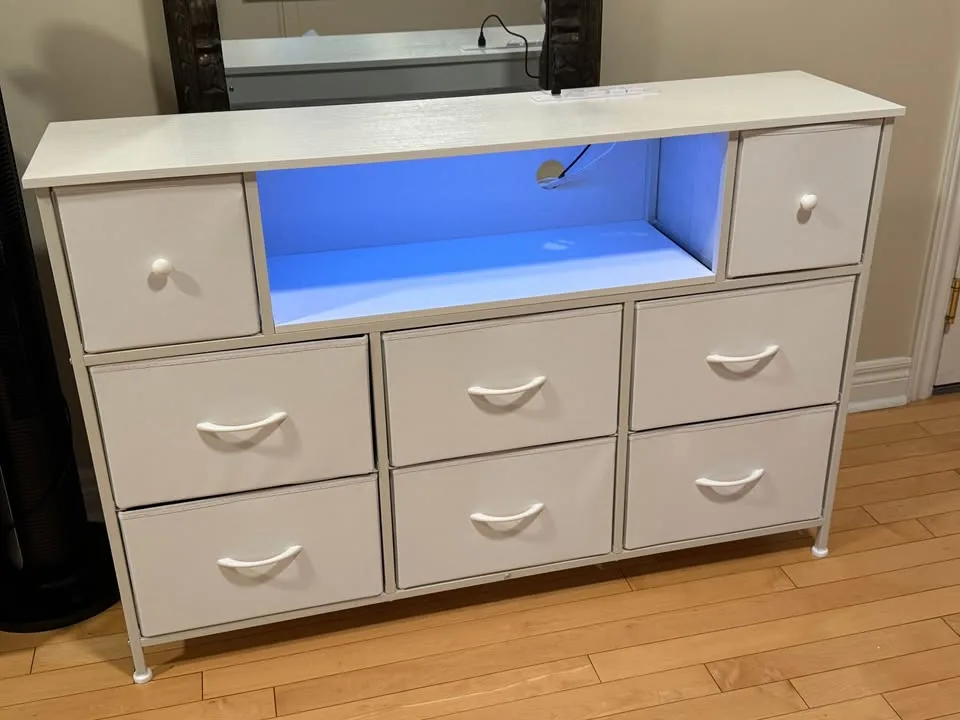 Brand new- Dresser with 8 drawers image indicator(2)