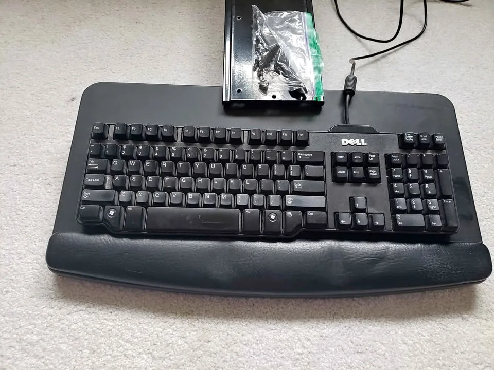 Keyboard drawer/tray - adjustable