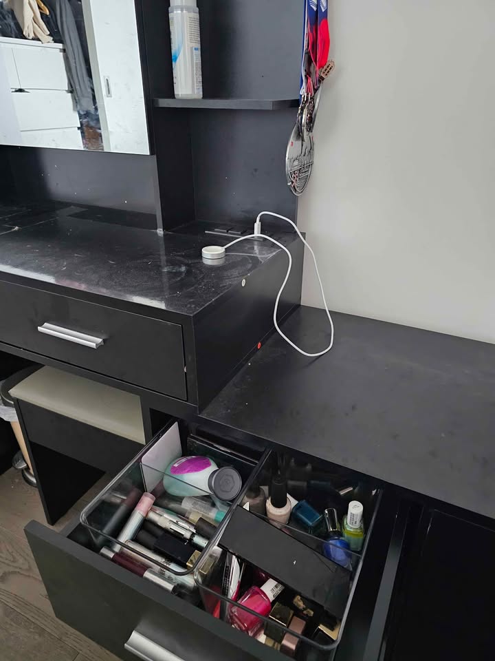 LIKE NEW - 2-Piece Black Makeup Vanity Set - photo 3