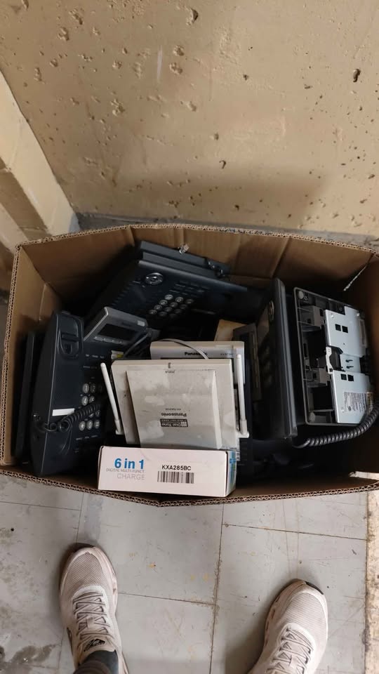 Lots of phones - photo 3